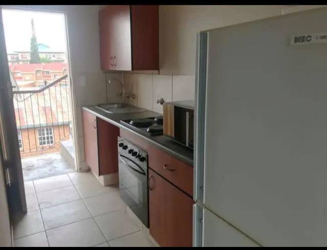 2 BEDROOM APARTMENT FOR SALE IN KEMPTON PARK CENTRAL